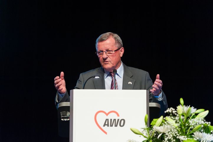 Wilhelm Schmidt redet auf der Bundeskonferenz 2016